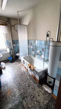altes Bad im Erdgeschoss - 