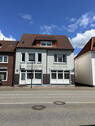 Front - Mehrfamilienhaus mit 3 Wohnungen in zentraler Lage von Brunsbüttel