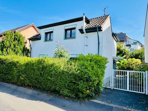 Hausansicht - Charmantes Einfamilienhaus, 92 qm WFL mit toller Aufteilung + Garten in begehrter Lage in Bonn-Beuel
