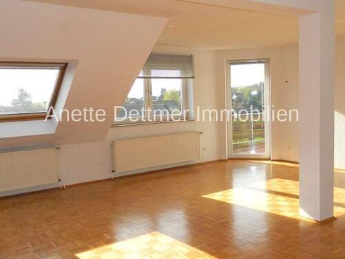 Wohnzimmer - Attraktive Dachgeschosswohnung mit Weitblick über Elze