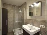 Modernes Badezimmer - 