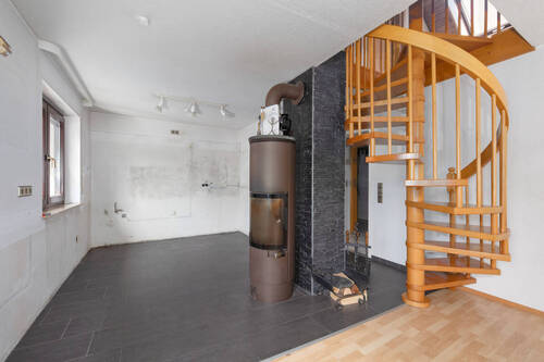 Küchenbereich und Treppe OG Vorderhaus - 