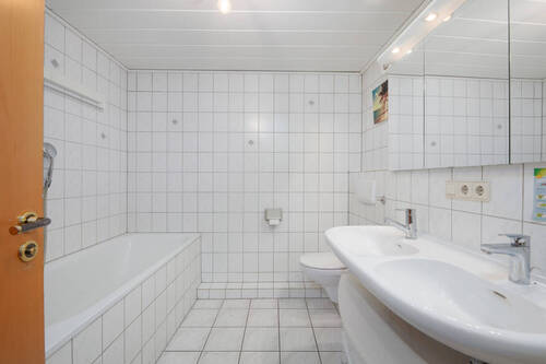 Badezimmer OG Vorderhaus - 