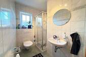 EG Bad mit WC und Dusche - 