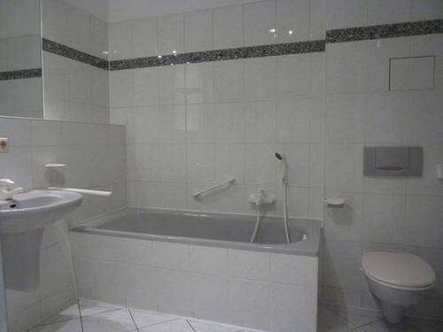 Bad mit Wanne und - 