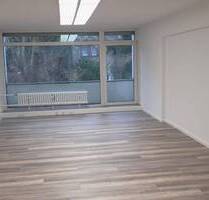 Sehr funktionale Büro- Praxis oder Galeriefläche in gutsichtbarer und frequentierter Lage - Essen Kray