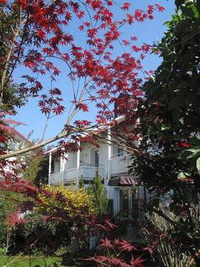 Blick vom Gartenweg SW - 5 Zimmer Reihenmittelhaus in Starnberg
