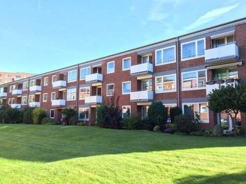 Ansicht (vorne) - Gepflegte 3-Zi.-Whg. in ruhiger Wohnstraße mit Balkon, Einbauküche und Vollbad