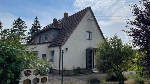 Hausansicht - 2 Zimmer Doppelhaushälfte zum Kaufen in Pirna