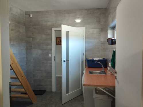 Hauswirtschaftsraum mit Treppe zum DG - 