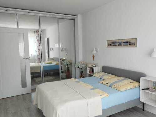 Schlafzimmer mit Einbauschrank - 