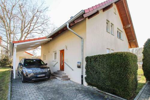 Eingang - 7 Zimmer Einfamilienhaus in Weil im Schönbuch