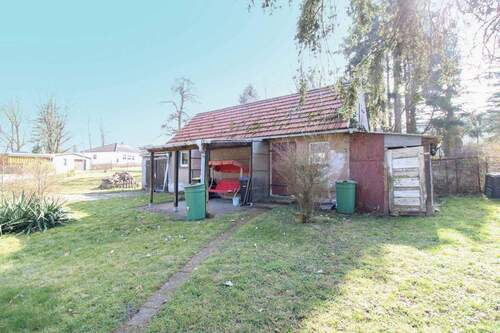 Nebengelass mit Garage - 