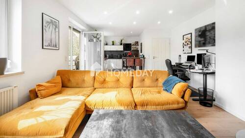 Wohnzimmer 2 - 2 Zimmer Etagenwohnung in Augsburg