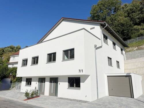 Westansicht - +++ Erstbezug +++ Großzügige Doppelhaushälfte mit Garage und Stellplatz in Illerkirchberg