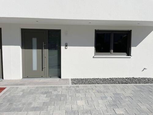 Hauseingang - 5 Zimmer Doppelhaushälfte zum Kaufen in Illerkirchberg