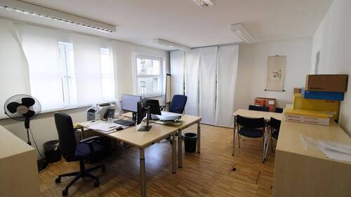 Bürofläche - Kleines Büro im ruhigen Hinterhof mit Parkettboden