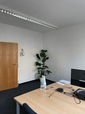Büroraum 1 - Büroraum - All-in-Miete - 700,00 EUR Kaltmiete,