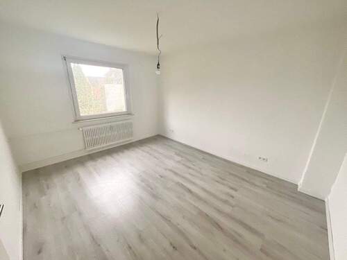 Schlafzimmer - Tolle 2-Zimmer-Wohnung mit Balkon!