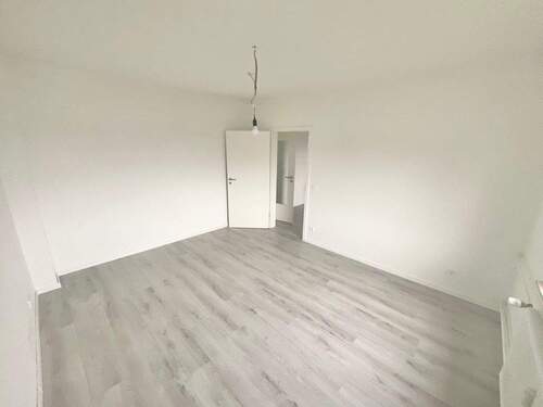 Schlafzimmer hinten - 2 Zimmer Etagenwohnung zur Miete in Duisburg