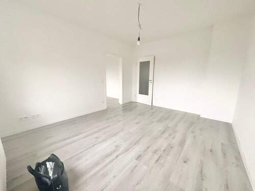 Wohnzimmer hinten - Etagenwohnung mit 42,70 m&sup2; in Duisburg zur Miete