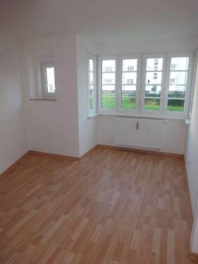 Kinderzimmer - frei ab 1.1.26 ! Wohnen am Heimgarten !! geräumige Küche - Stellplatz