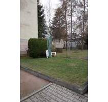 Großzügige DG 2-Zimmer mit Laminat, EBK und Bad mit Dusche in ruhiger Lage! SP mgl. - Zwickau Niederplanitz