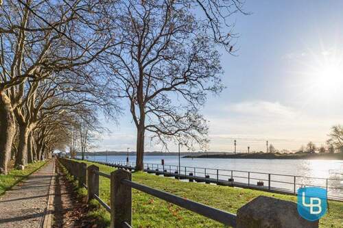 Lädt zum Spazierengehen ein - Ein Platz in der ersten Reihe - Wohnen mit Blick auf den Nord-Ostsee-Kanal