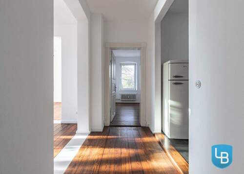 Großzügiger Flur - 3 Zimmer Etagenwohnung zum Kaufen in Kiel