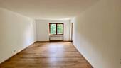 Wohn-/Esszimmer läßt viel Sonne herein - 
