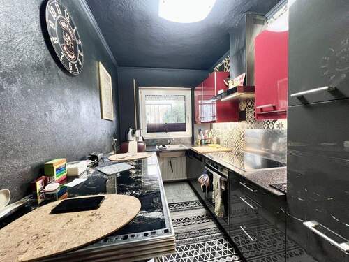 KÜCHE MIT EINBAUKÜCHE - 3 Zimmer Etagenwohnung in Kriftel