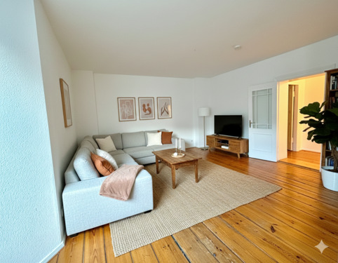 Wohnzimmer Einrichtungsbeispiel - 3-Zimmer im Helmholzkiez mit genehmigter Balkonplanung