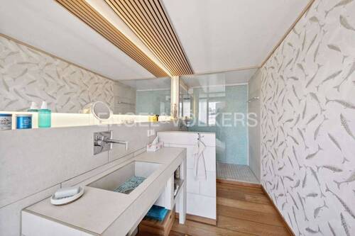 Badezimmer mit Dusche - 