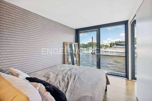 Schlafzimmer mit Blick aufs Wasser - 