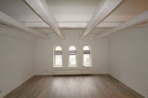 Bild1 - Wohnen unterm Dach: außergewöhnliches 1,5-Zimmer-Apartment Nähe Bahnhof