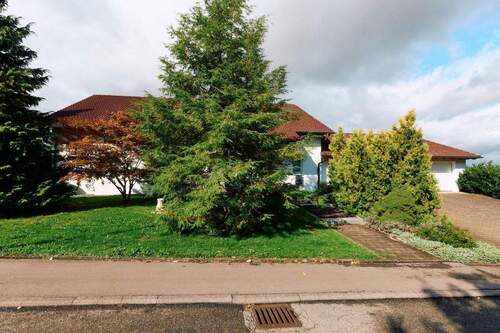 Außen frontal - Ruhige 2 Zi-Wohnung mit 60 qm OG Sulz a.N.