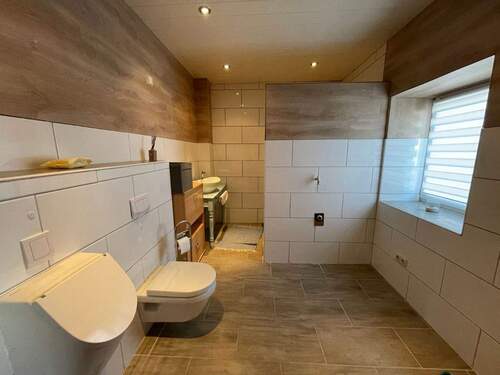 Bad mit Dusche/Erdgeschoss - 