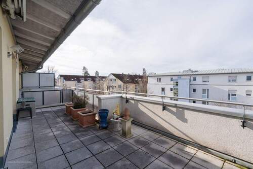 Dachterrasse - ***Heike Borchers Immobilien***Attraktive Dachterrassenwohnung im Herzen Unterhachings***