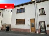 Vorderansicht - KERN-Sanierungsbedürftiges Stadthaus in gesuchter Wohnlage!
