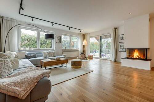 Wohnzimmer visualisiert - 6 Zimmer Einfamilienhaus in Kelkheim (Taunus)