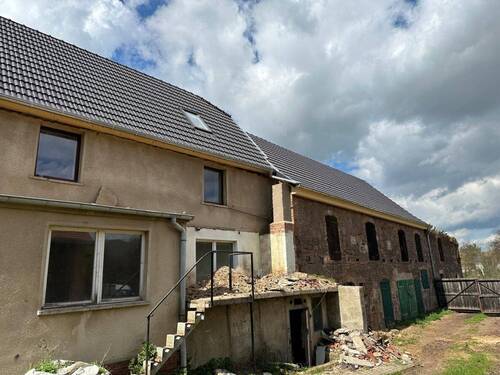 Einfamilienhaus und Nebengelass - 