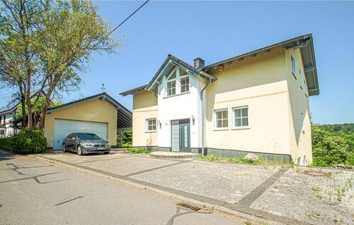 Hausansicht - 8 Zimmer Einfamilienhaus zum Kaufen in Bürdenbach