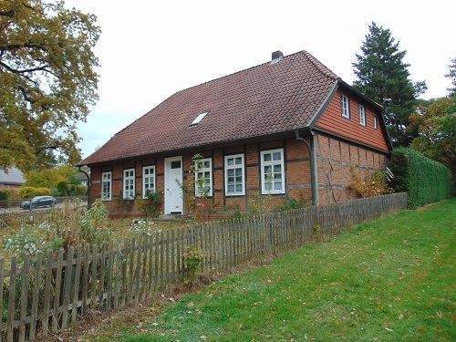 Haus Seitenansicht 1.jpg - 5 Zimmer Bauernhaus, Landhaus zum Kaufen in Hankensbüttel