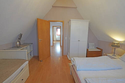 OG: Schlafzimmer 2 - 