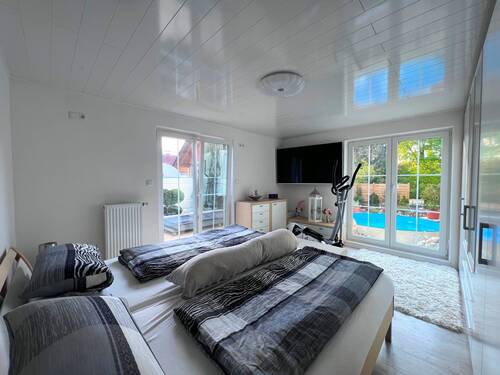 Schlafzimmer EG - 4 Zimmer Mehrfamilienhaus, Wohnhaus zum Kaufen in Manching