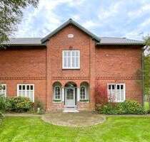 Charmantes Zweifamilienhaus mit vielfältigen Möglichkeiten - Lentföhrden