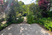Terrasse im eigenen kleinen Garten - 