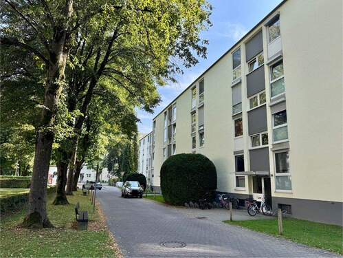 Zugang zum Haus - 3 Zimmer Etagenwohnung zum Kaufen in Landshut
