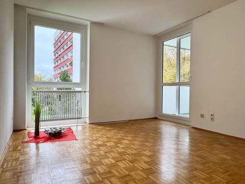 Wohnen mit Zugang Balkon - 3 Zimmer Etagenwohnung in Landshut