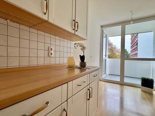 Küche mit Zugang zum Balkon - 